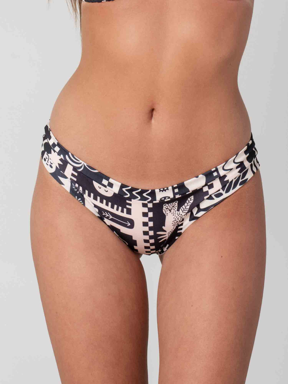 Bottom de Bikini Daikiri Mujer Calzón Sin Costuras Arte Negro Crema Protección UV50+ Cuarta