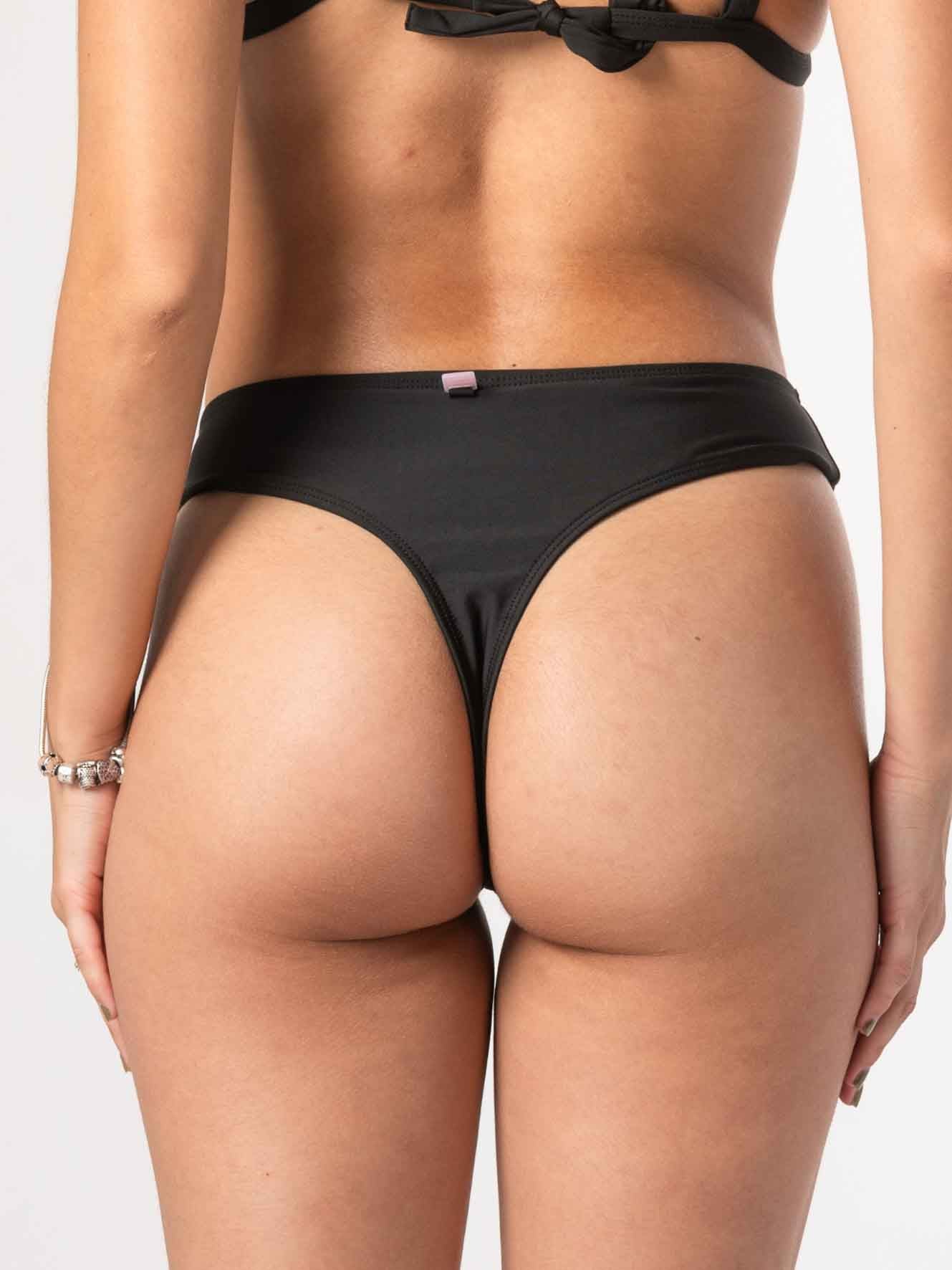 Bottom de Bikini Daikiri Mujer Calzón Colaless Pretina Ancha Negro Protección UV50+ Delante