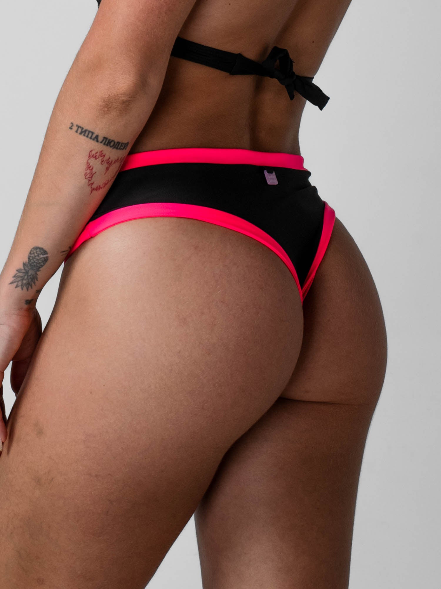 Bottom de Bikini Daikiri Mujer Calzón Pretina Ancha Sin Elasticos Negro Rosado Fucsia Fluor Protección UV50+ Detras