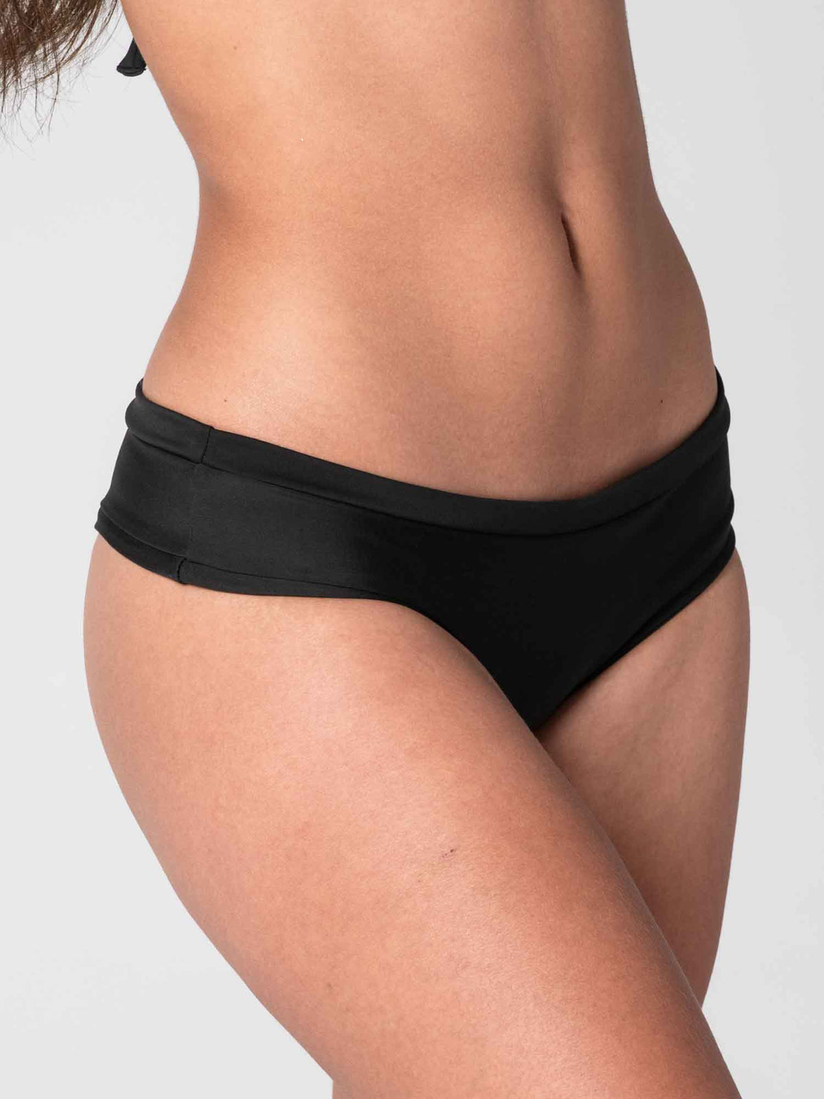 Bottom de Bikini Daikiri Mujer Calzón Pretina Ancha Sin Elasticos Negro Protección UV50+ Principal