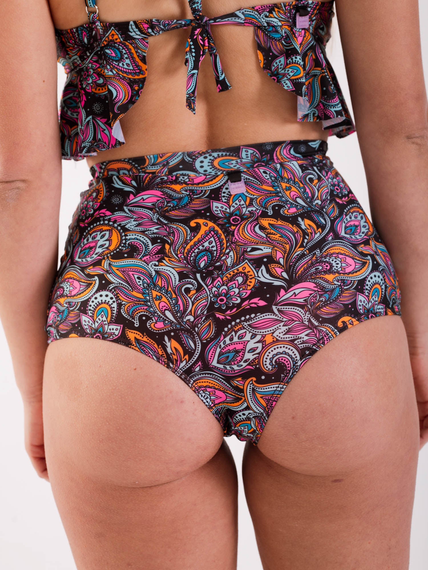 Bottom de Bikini Daikiri Mujer Short Tiro Alto Bulgaro Negro Flúor Protección UV50+ Detras