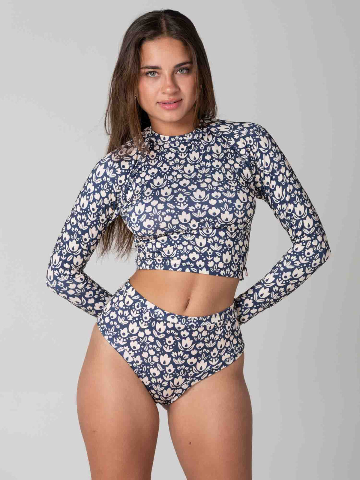 Bottom de Bikini Daikiri Mujer Calzón Tiro Alto Sin Elasticos Floral Marino Crema Protección UV50+ General