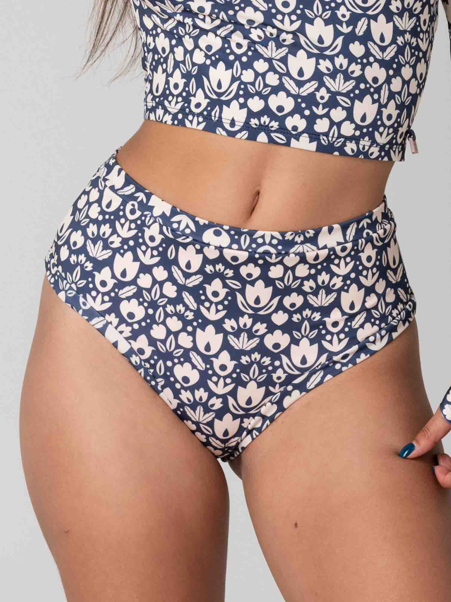 Bottom de Bikini Daikiri Mujer Calzón Tiro Alto Sin Elasticos Floral Marino Crema Protección UV50+ Secundaria