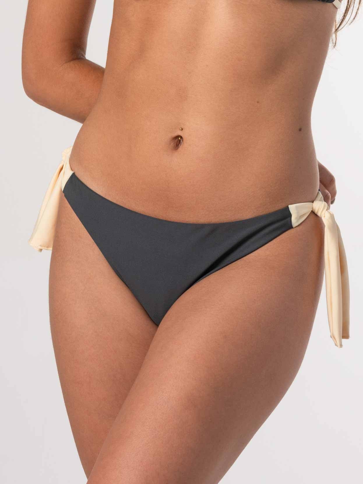 Bottom de Bikini Daikiri Mujer Calzón Amarras Gris Grafito Crema Protección UV50+ Cuarta
