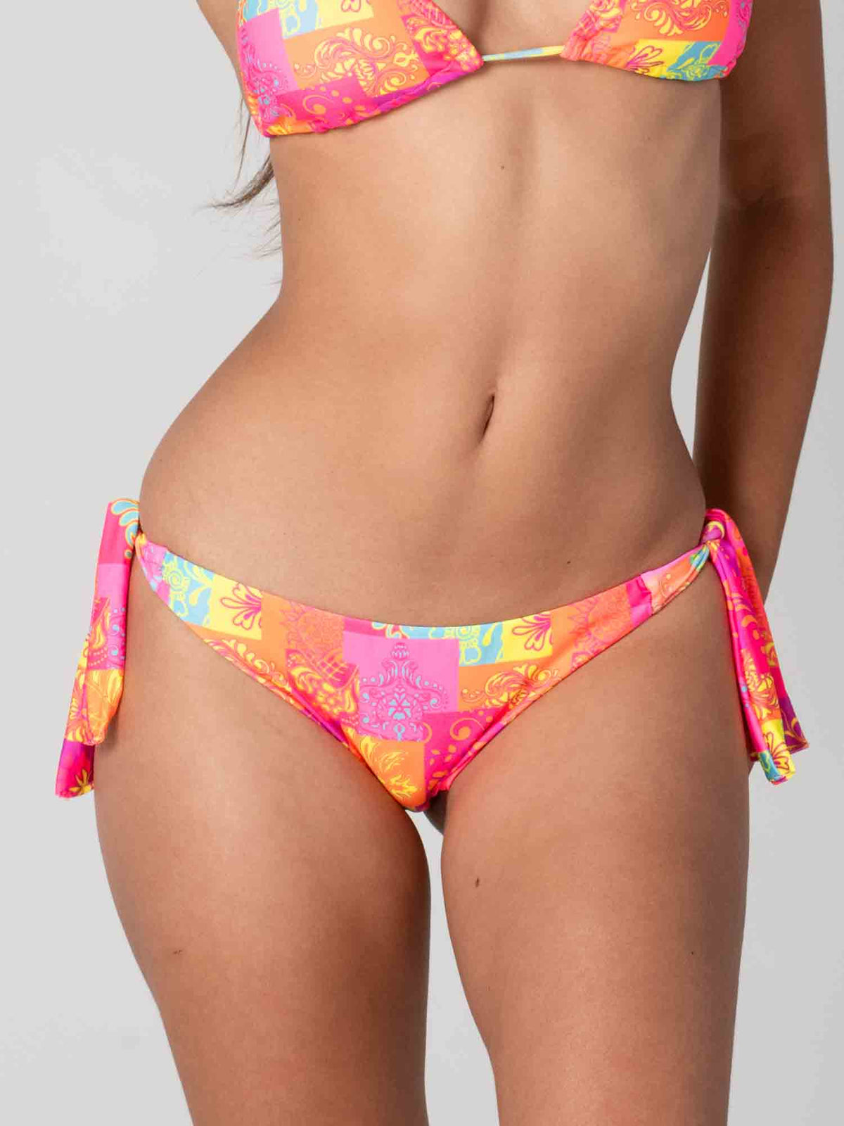 Bottom de Bikini Daikiri Mujer Calzón Amarras Patchwork Naranjo Flúor Protección UV50+ Principal