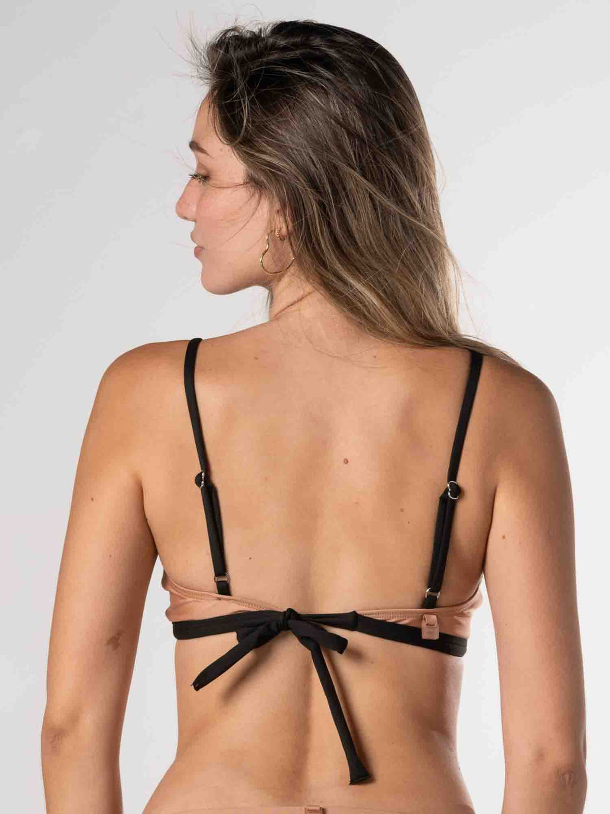 Top de Bikini Daikiri Mujer Triángulo Cruzado Cafe con Negro Protección UV50+ Cuarta