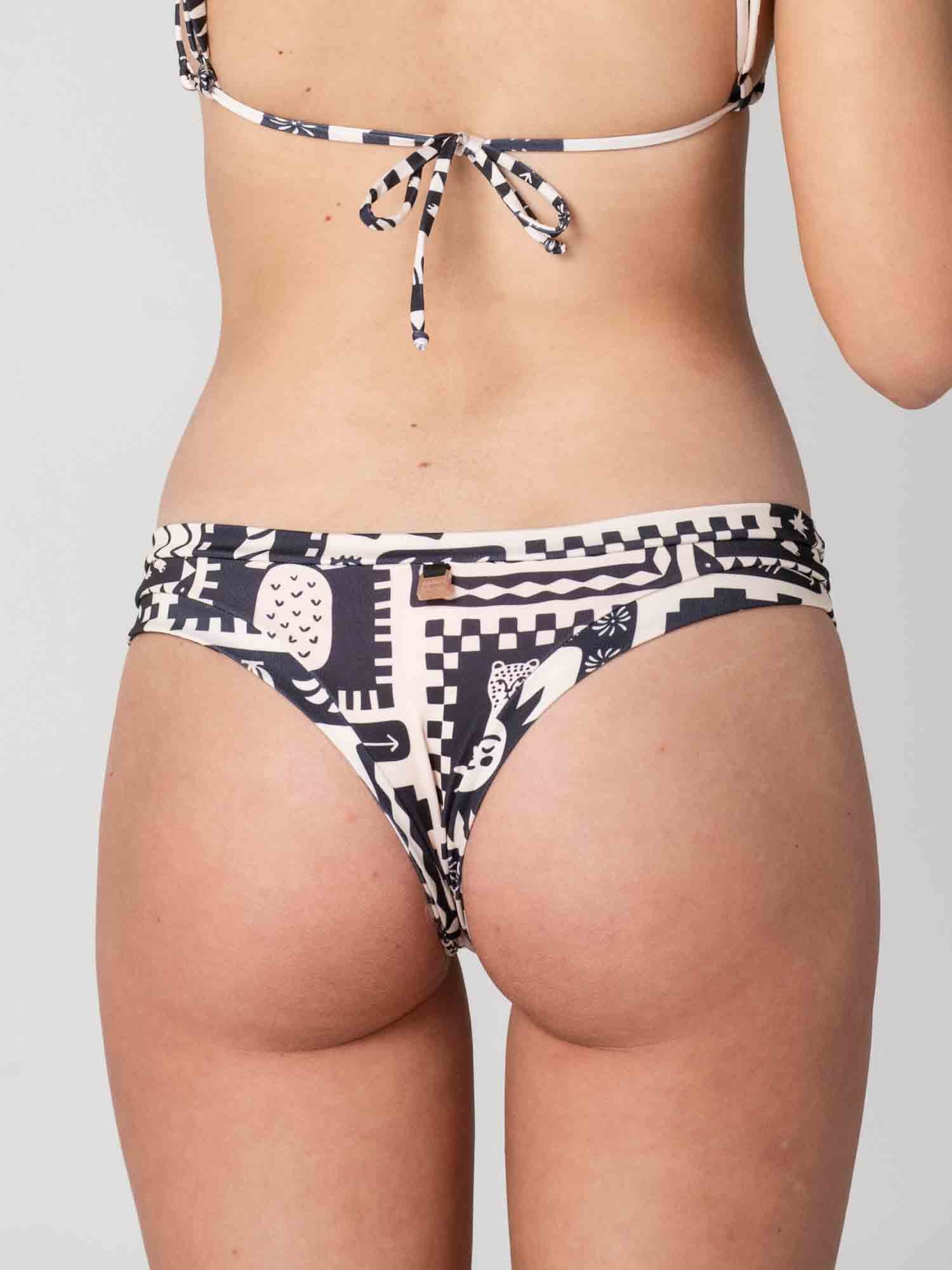 Bottom de Bikini Daikiri Mujer Calzón Sin Costuras Arte Negro Crema Protección UV50+ Detras