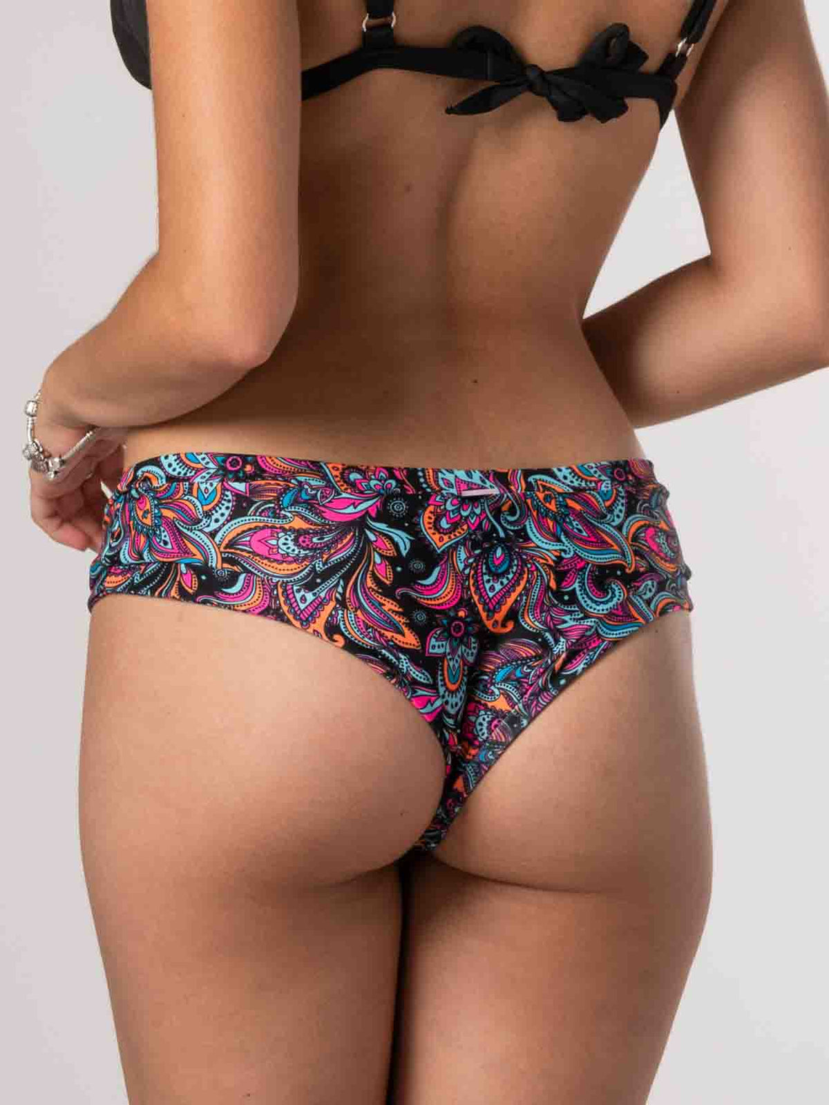 Bottom de Bikini Daikiri Mujer Calzón Pretina Ancha Sin Elasticos Bulgaro Negro Flúor Protección UV50+ Cuarta