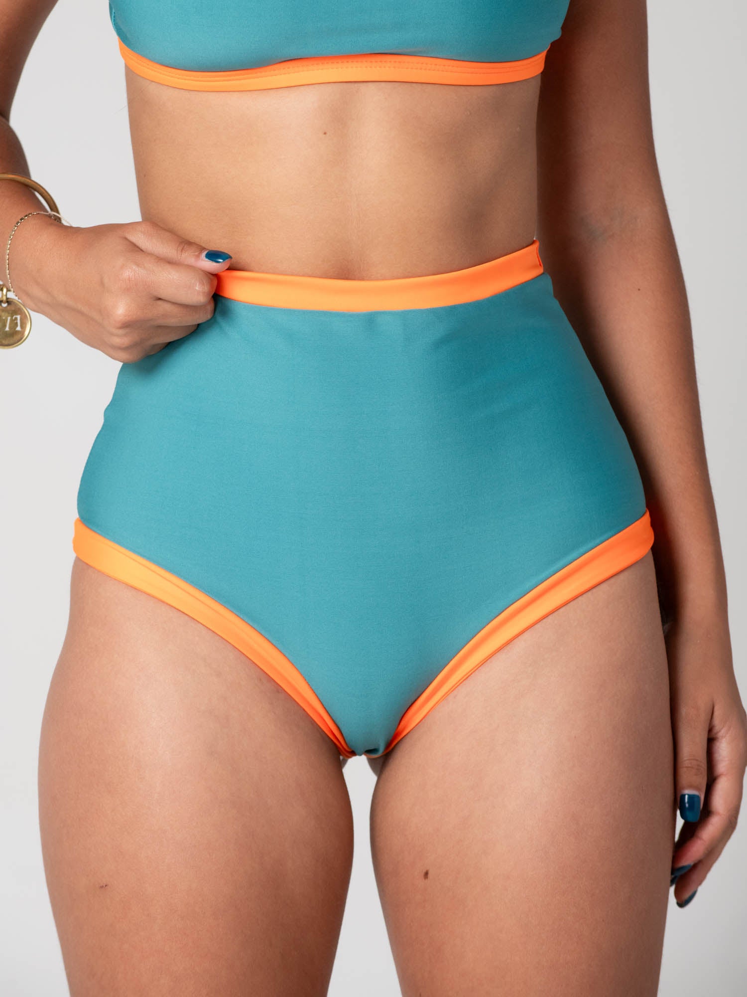 Bottom de Bikini Daikiri Mujer Calzón Tiro Alto Sin Elasticos Verde Oscuro Naranjo Protección UV50+ Principal