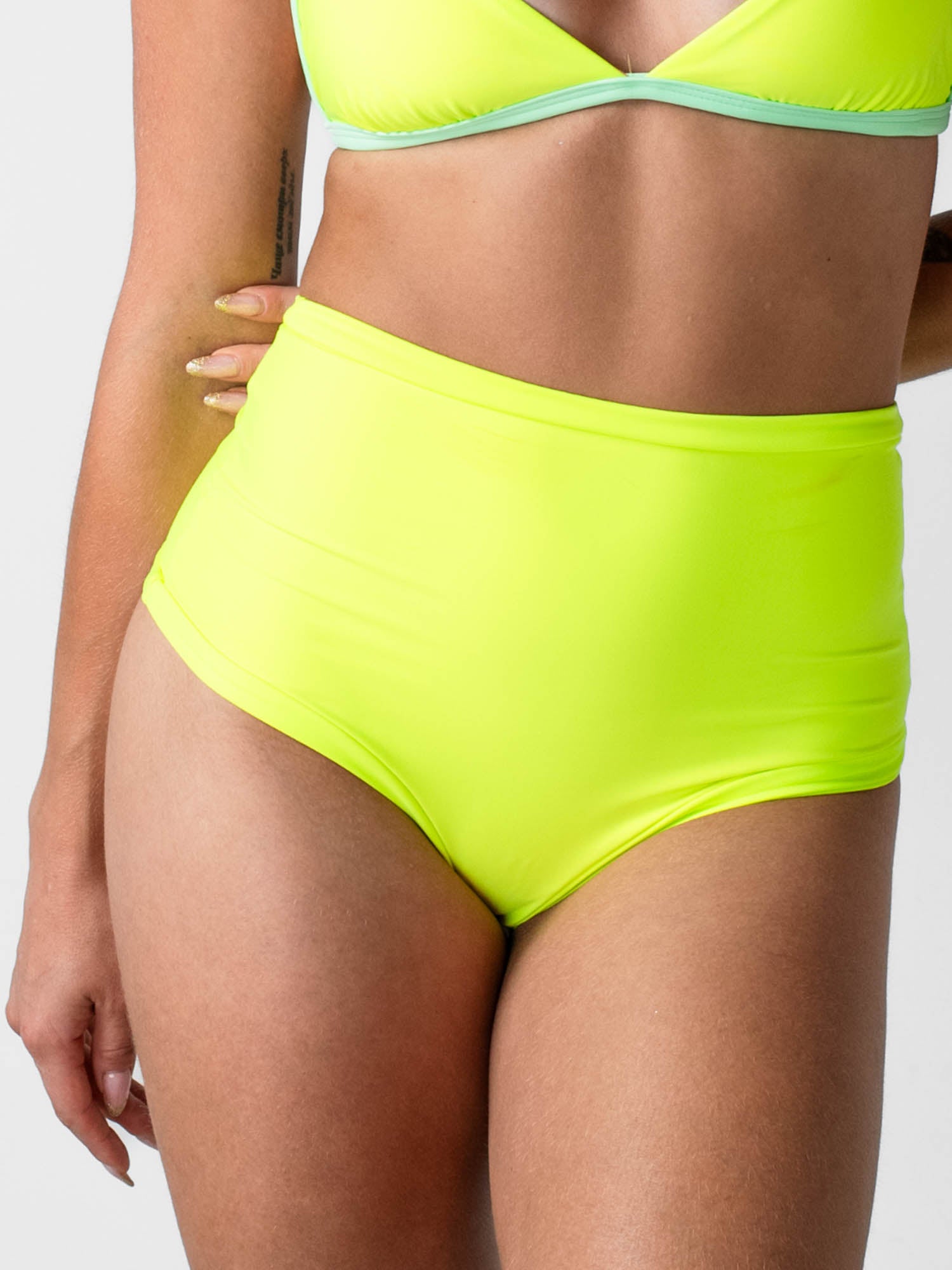 Bottom de Bikini Daikiri Mujer Calzón Tiro Alto Sin Elasticos Amarillo Fluor Protección UV50+ Principal