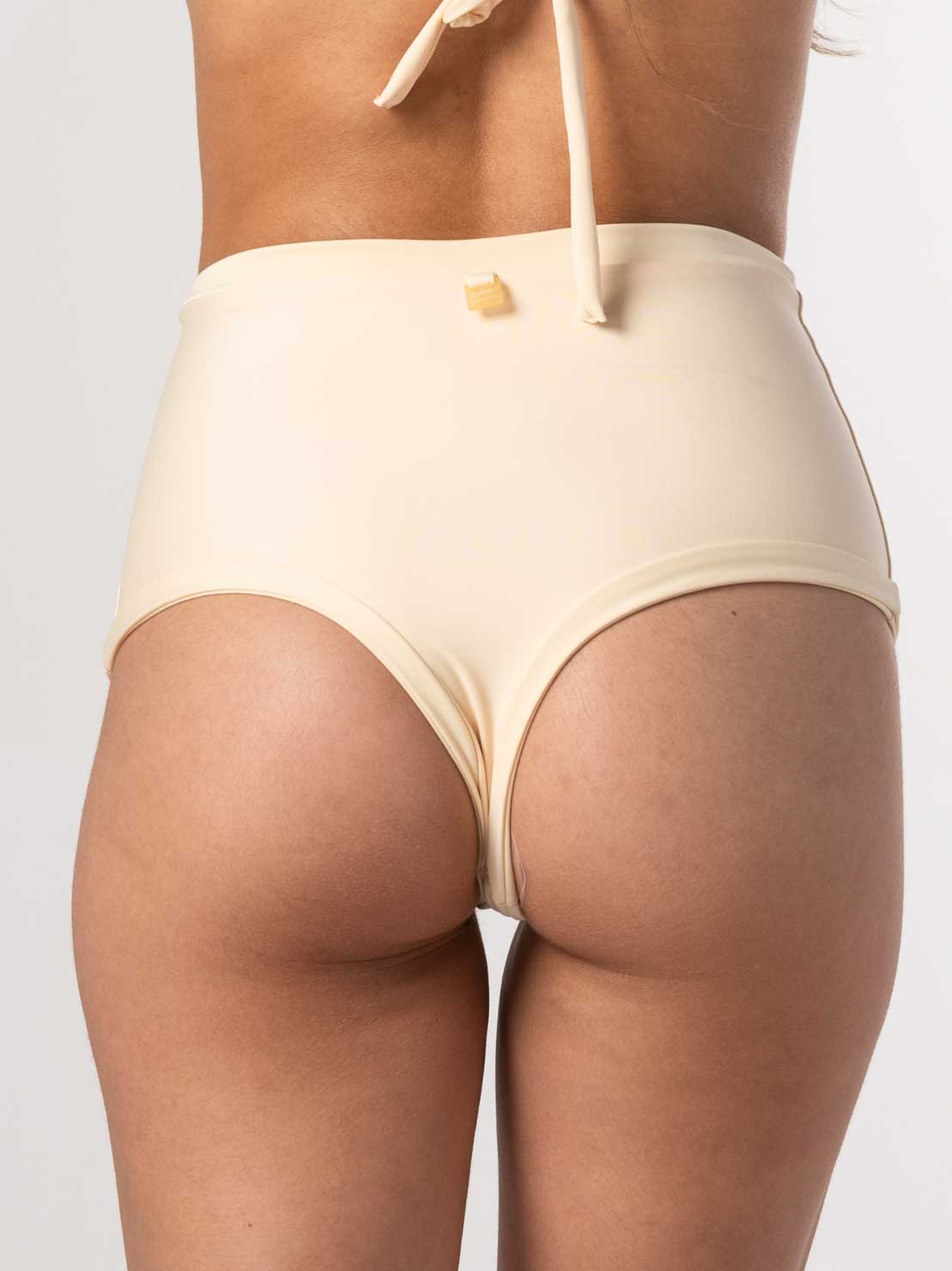 Bottom de Bikini Daikiri Mujer Calzón Tiro Alto Sin Elasticos Crema Protección UV50+ Detras