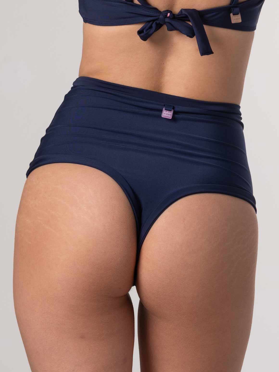 Bottom de Bikini Daikiri Mujer Calzón Tiro Alto Sin Elasticos Azul Marino Protección UV50+ Detras