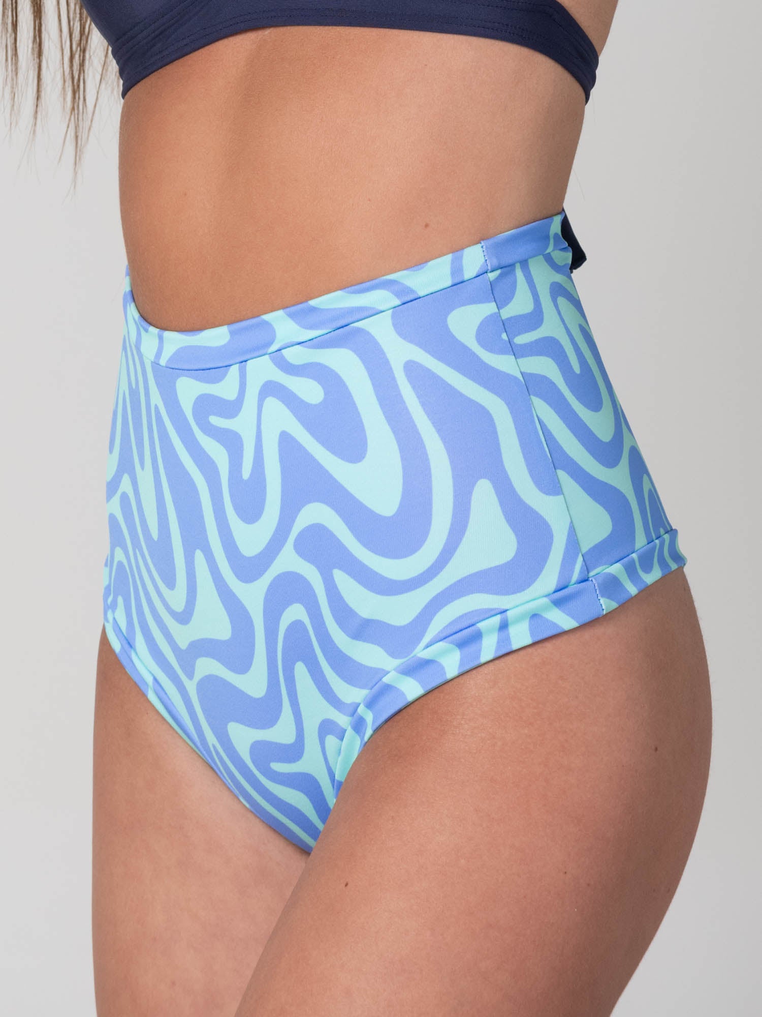 Bottom de Bikini Daikiri Mujer Calzón Tiro Alto Sin Elasticos Psicodélico Azul Menta Protección UV50+ Tercera