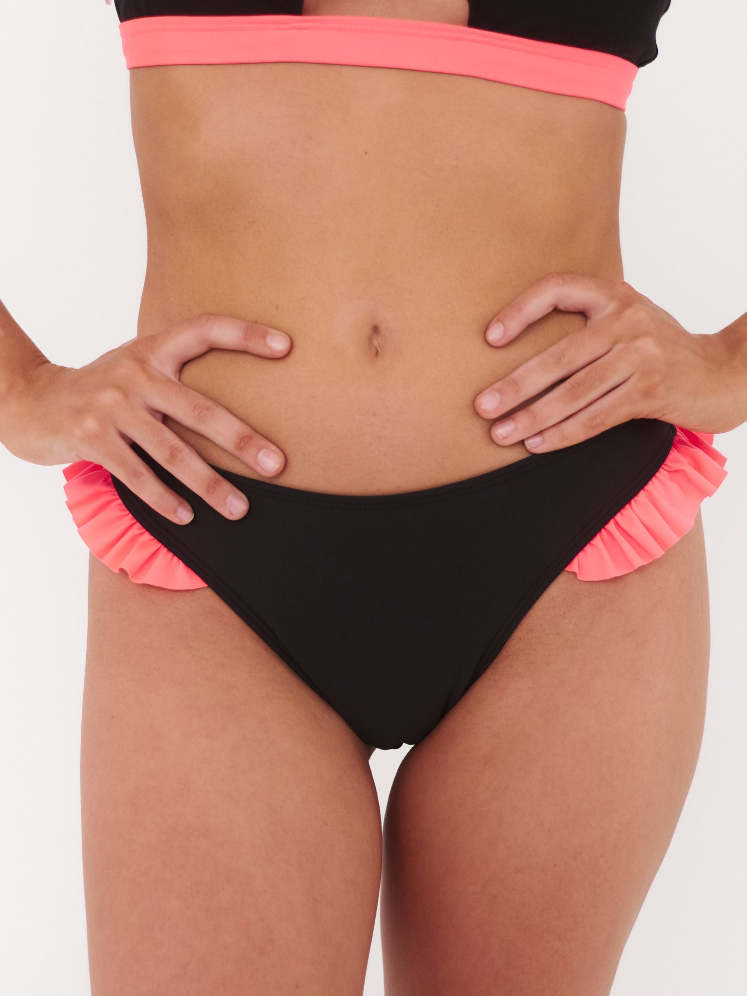 Bottom de Bikini Daikiri Mujer Calzón Vuelos Negro Protección UV50+ Delante