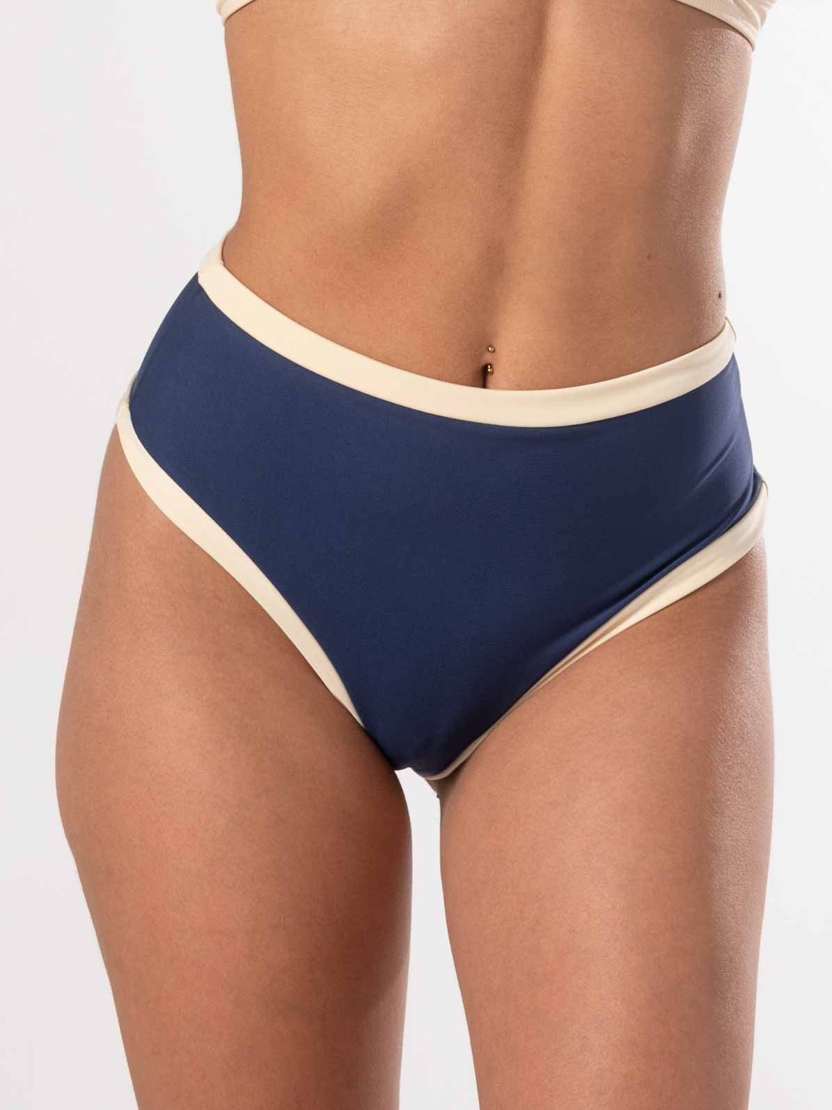 Bottom de Bikini Daikiri Mujer Calzón Tiro Alto Sin Elasticos Azul Marino Crema Protección UV50+ Delante