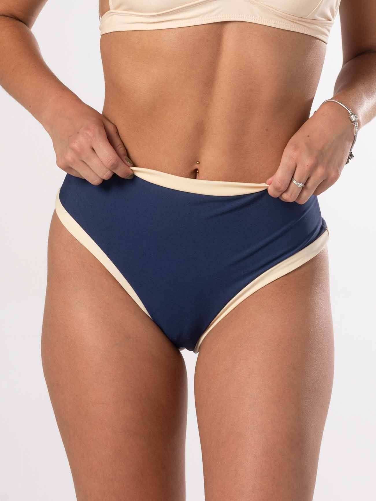 Bottom de Bikini Daikiri Mujer Calzón Tiro Alto Sin Elasticos Azul Marino Crema Protección UV50+ Principal