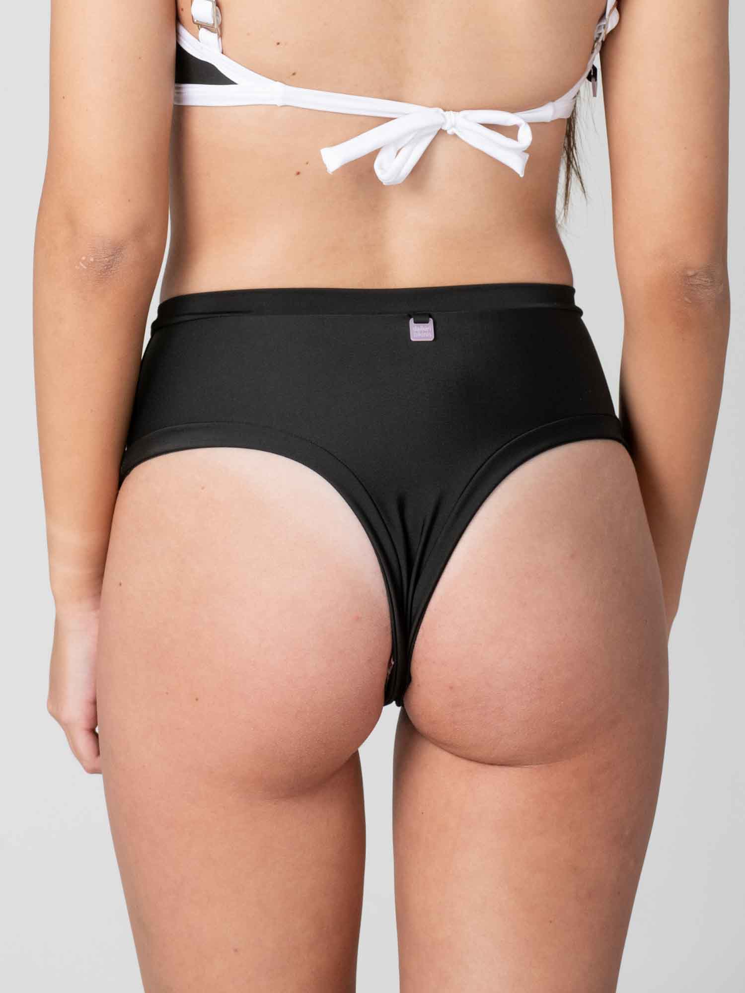 Bottom de Bikini Daikiri Mujer Calzón Tiro Alto Sin Elasticos Negro Protección UV50+ Detras