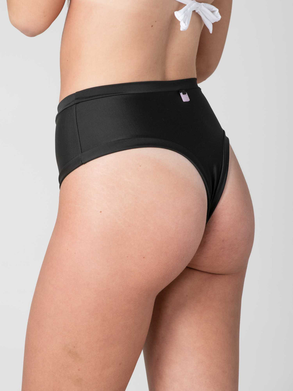 Bottom de Bikini Daikiri Mujer Calzón Tiro Alto Sin Elasticos Negro Protección UV50+ Tercera