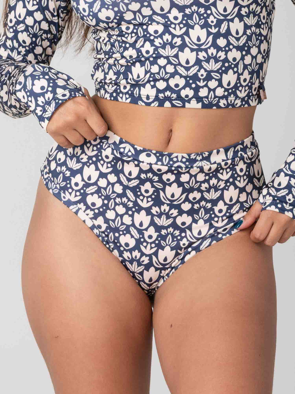Bottom de Bikini Daikiri Mujer Calzón Tiro Alto Sin Elasticos Floral Marino Crema Protección UV50+ Principal