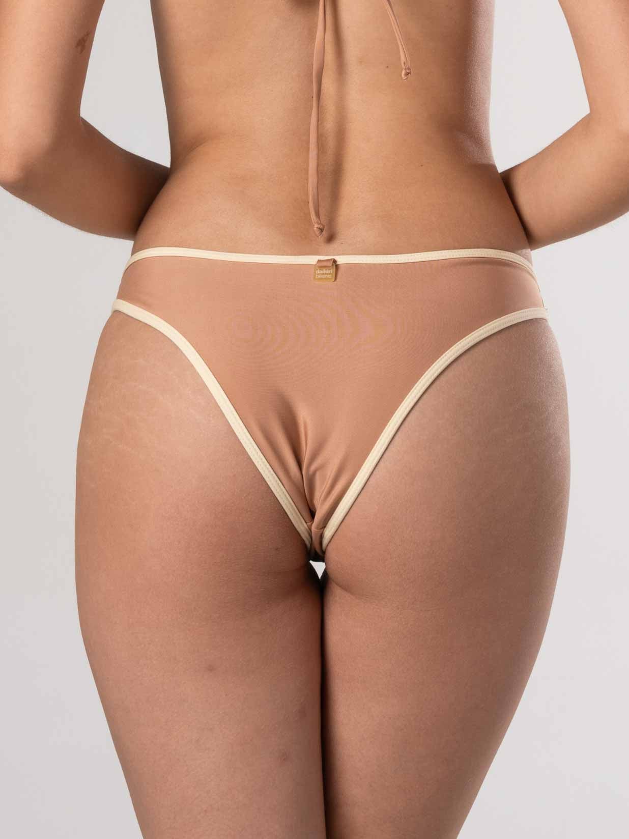 Bottom de Bikini Daikiri Mujer Calzón Bordes Cafe con Crema Protección UV50+ Detras