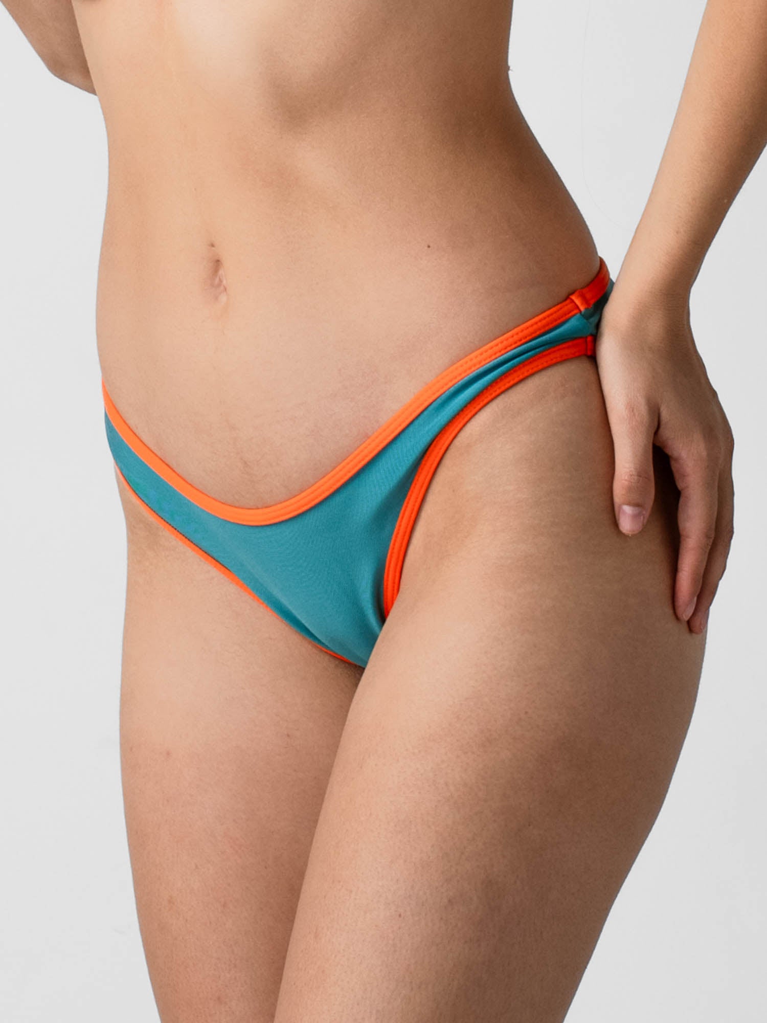 Bottom de Bikini Daikiri Mujer Calzón Bordes Verde Oscuro Naranjo Protección UV50+ Secundaria