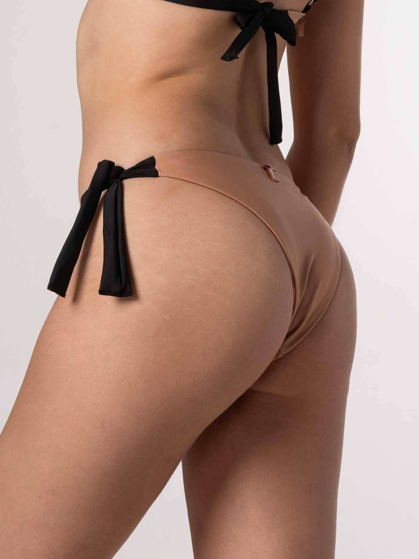 Bottom de Bikini Daikiri Mujer Calzón Amarras Cafe con Negro Protección UV50+ Cuarta