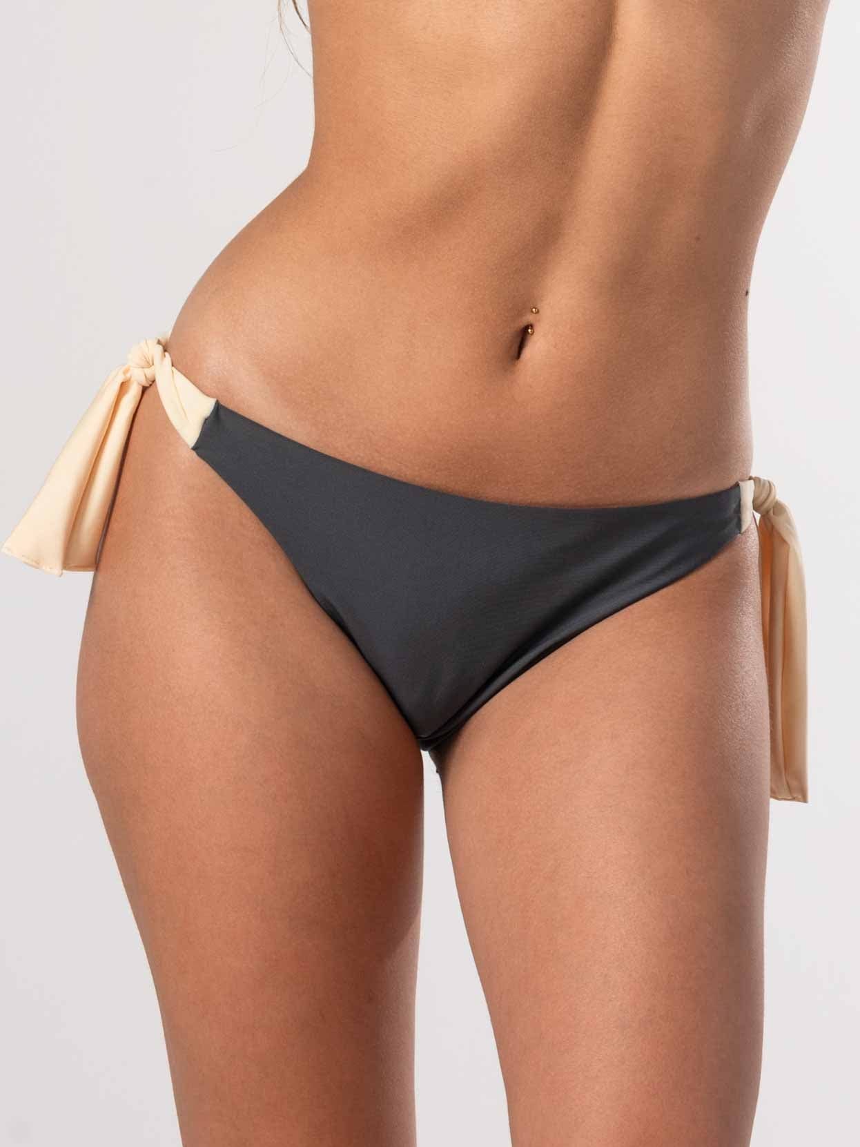 Bottom de Bikini Daikiri Mujer Calzón Amarras Gris Grafito Crema Protección UV50+ Delante