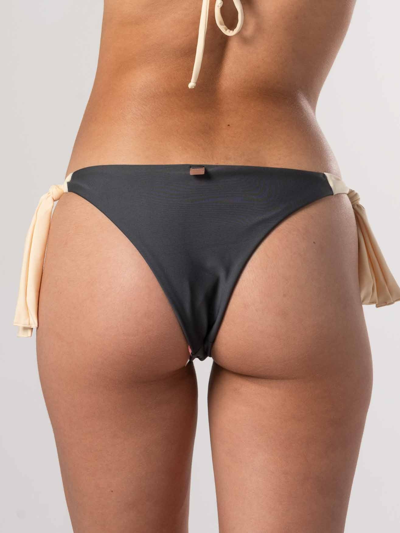 Bottom de Bikini Daikiri Mujer Calzón Amarras Gris Grafito Crema Protección UV50+ Detras