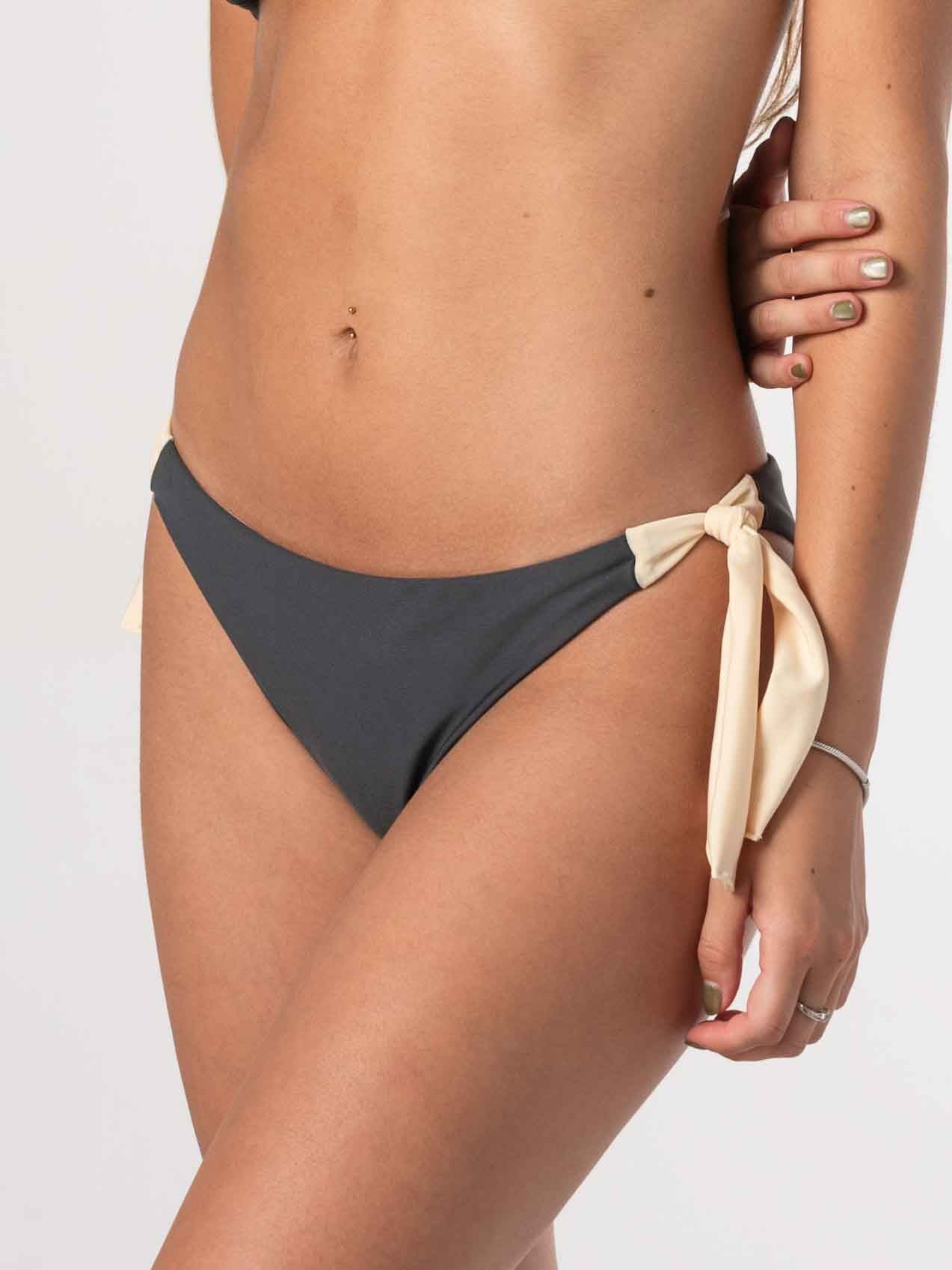 Bottom de Bikini Daikiri Mujer Calzón Amarras Gris Grafito Crema Protección UV50+ Principal