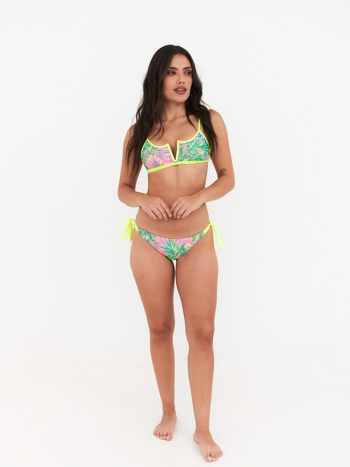Bottom de Bikini Daikiri Mujer Calzón Amarras Hojas Rosa Flúor Protección UV50+ General