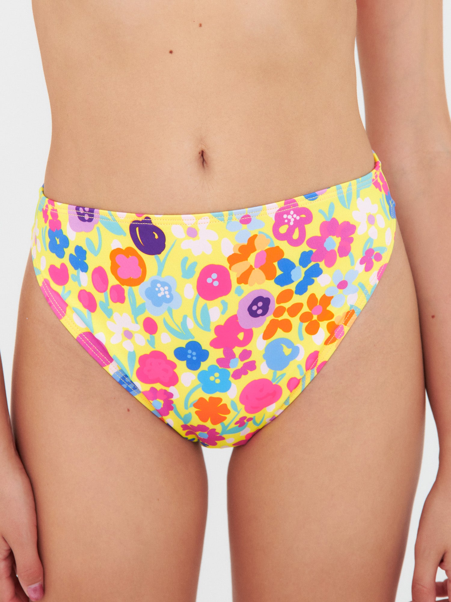 Bottom de Bikini Daikiri Mujer Calzón Pierna Alta Flores Amarillo Flúor Protección UV50+ Delante