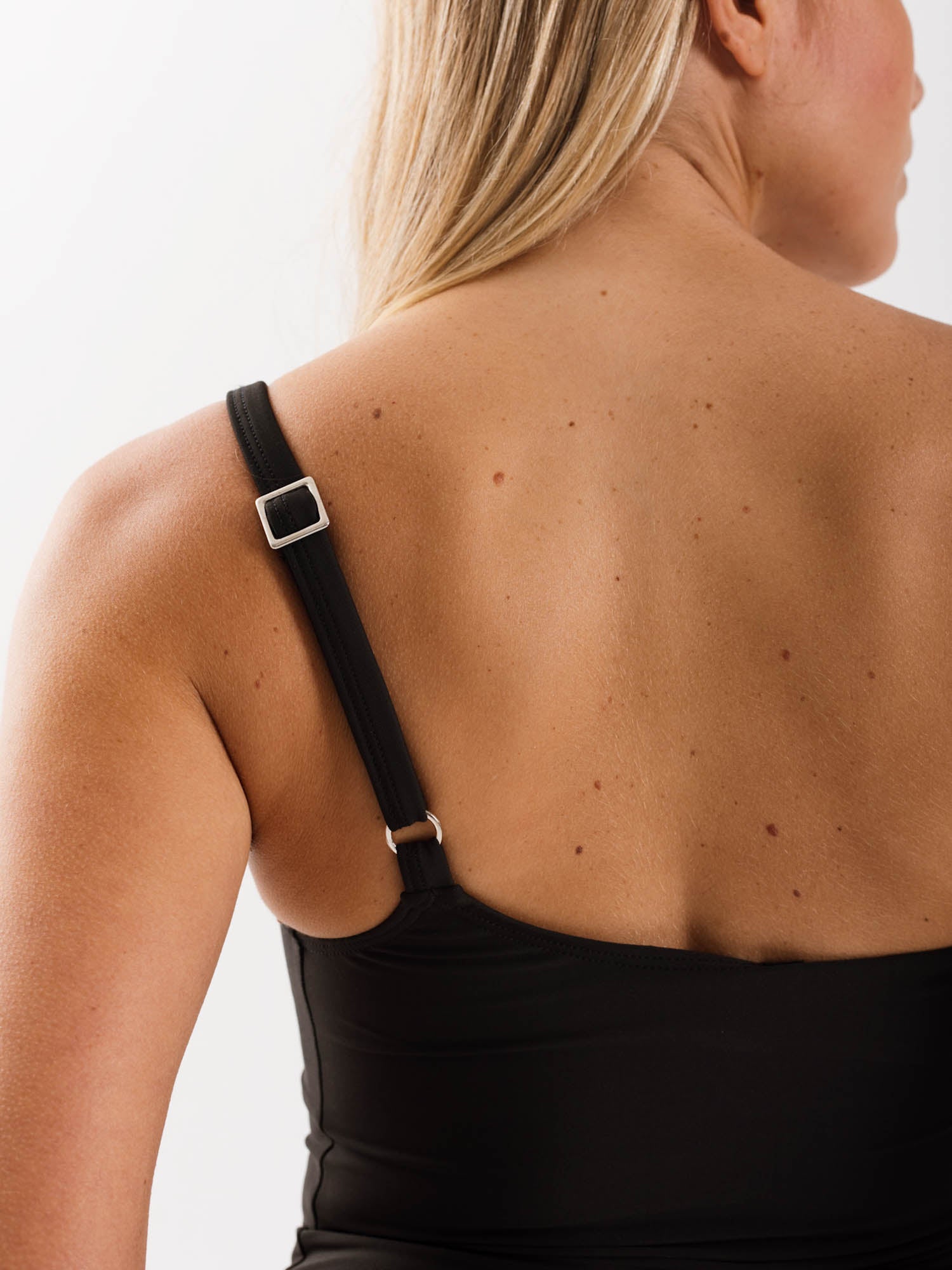 Traje de Baño Daikiri Mujer Un Hombro Negro Protección UV50+ Secundaria