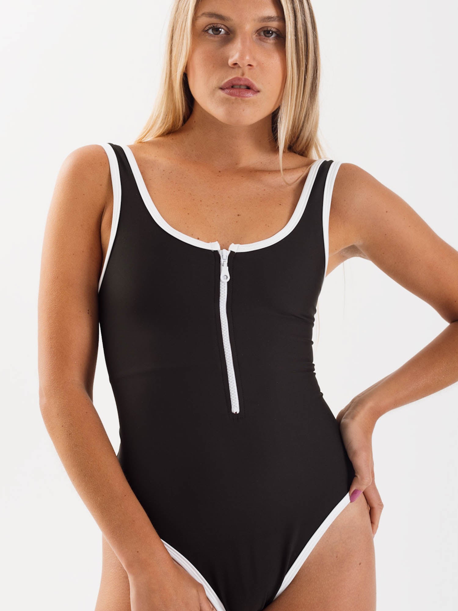 Traje de Baño Daikiri Mujer Cierre Delantero Negro Protección UV50+ Delante
