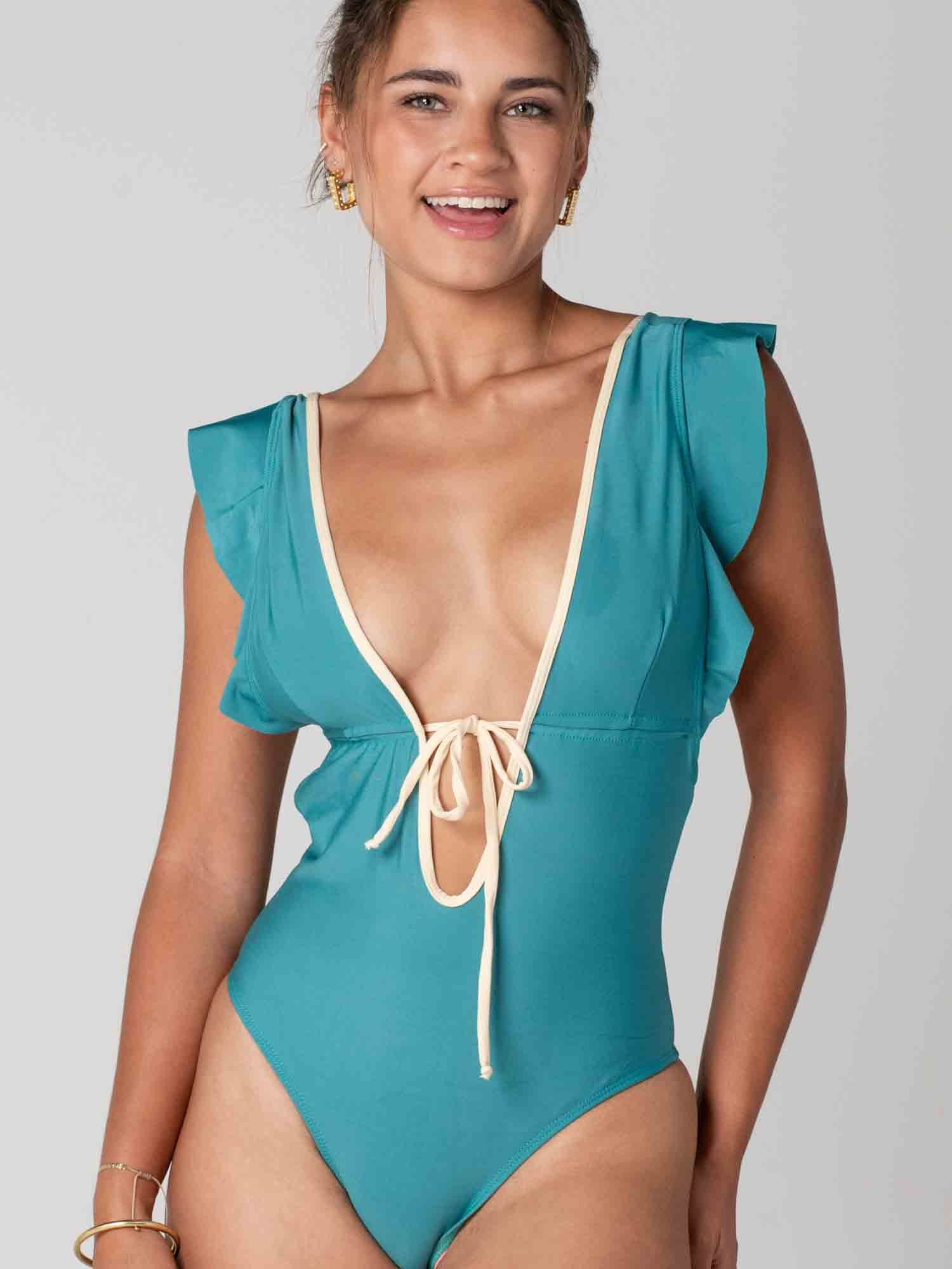 Traje de Baño Daikiri Mujer Escote Pronunciado Vuelos Verde Oscuro Crema Protección UV50+ Delante
