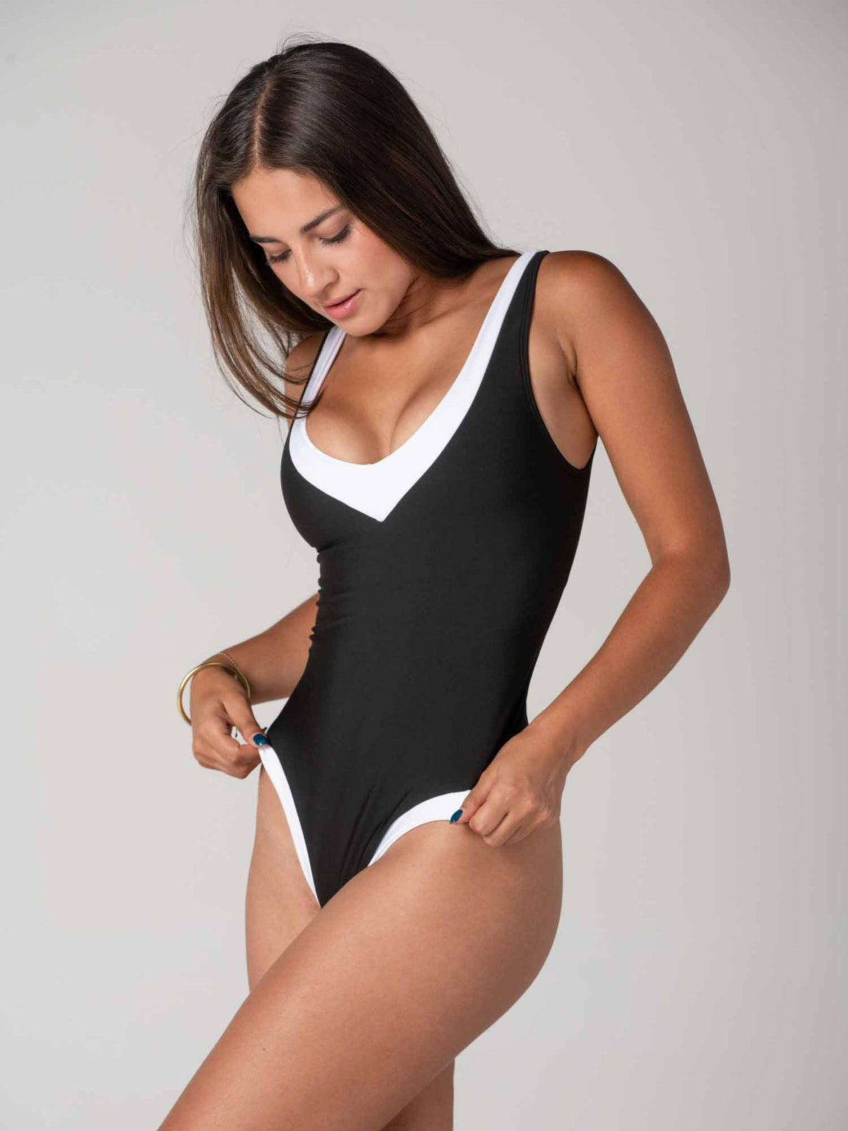 Traje de Baño Daikiri Mujer Sin Elasticos Negro Blanco Protección UV50+ Cuarta