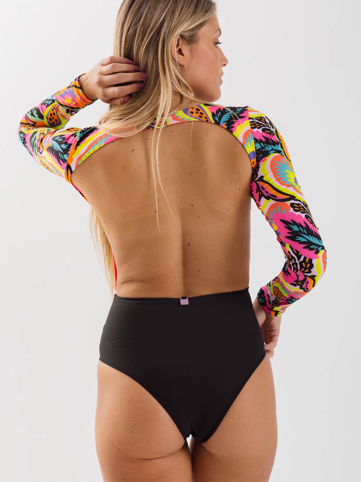 Traje de Baño Surf Daikiri Mujer Manga Larga Sin Espalda Flores Negro Flúor Protección UV50+ Detras