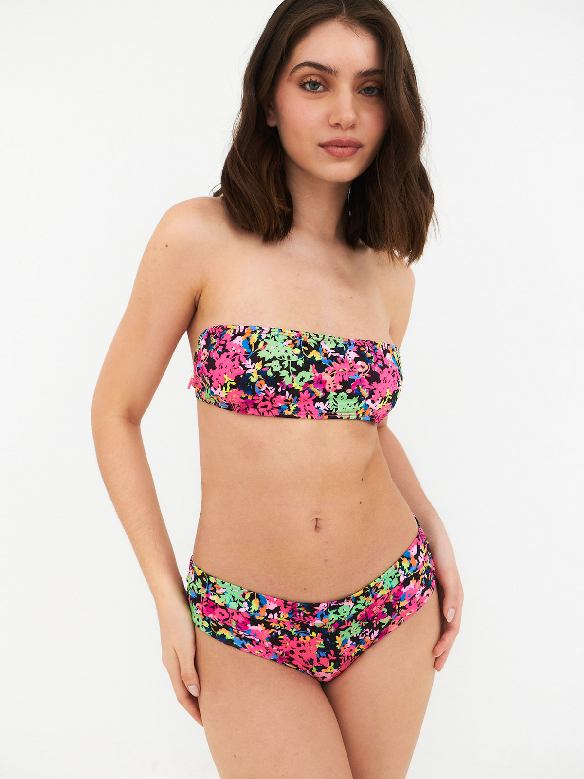 Top de Bikini Daikiri Mujer Strapless Flores Negro Rosa Flúor Protección UV50+ Secundaria