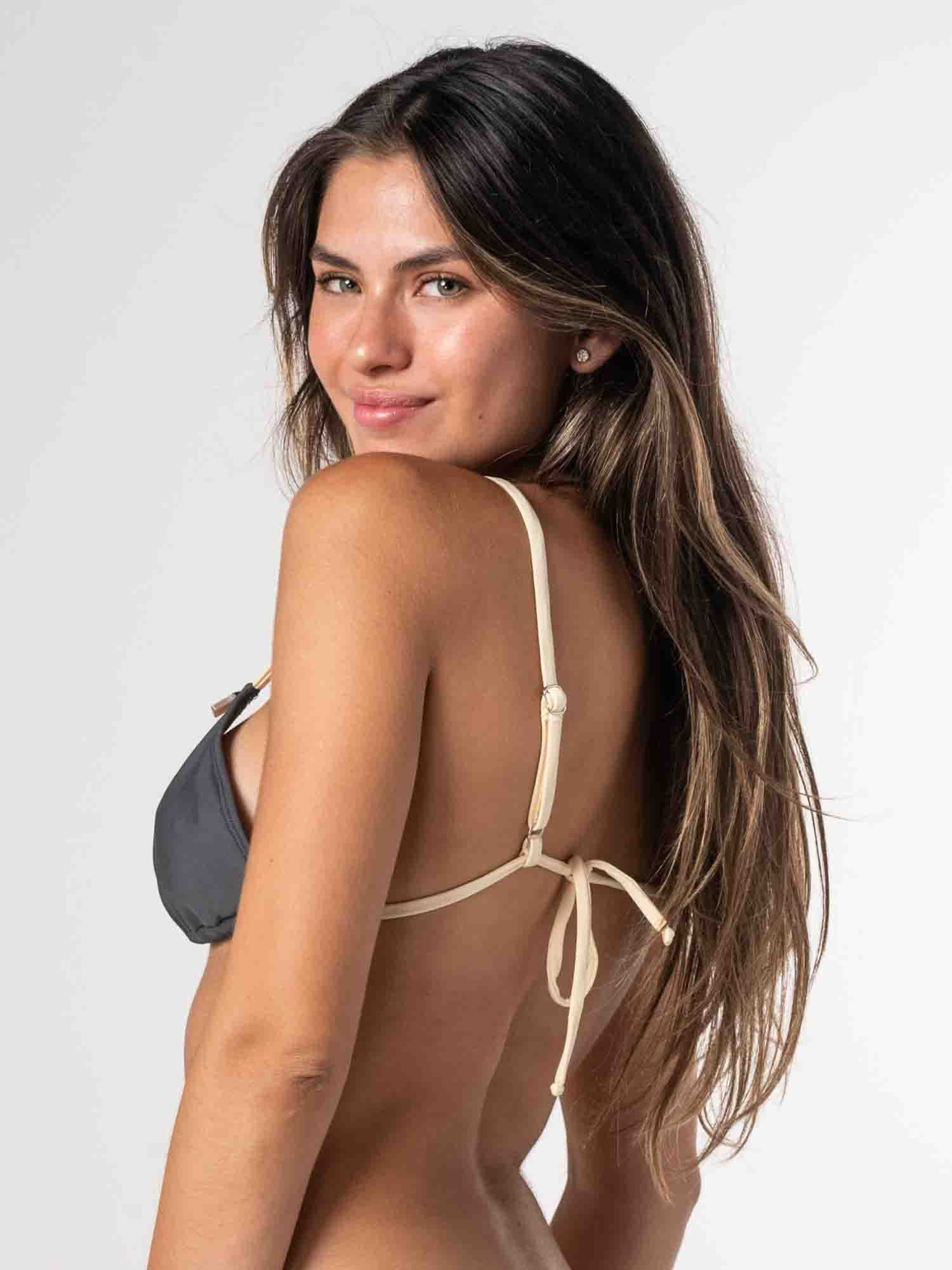 Top de Bikini Daikiri Mujer Triángulo Básico Gris Grafito Crema Protección UV50+ Detras