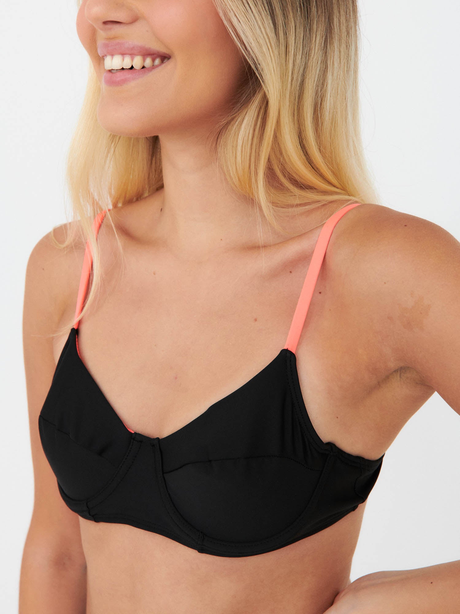 Top de Bikini Daikiri Mujer Horma Negro Protección UV50+ Detras