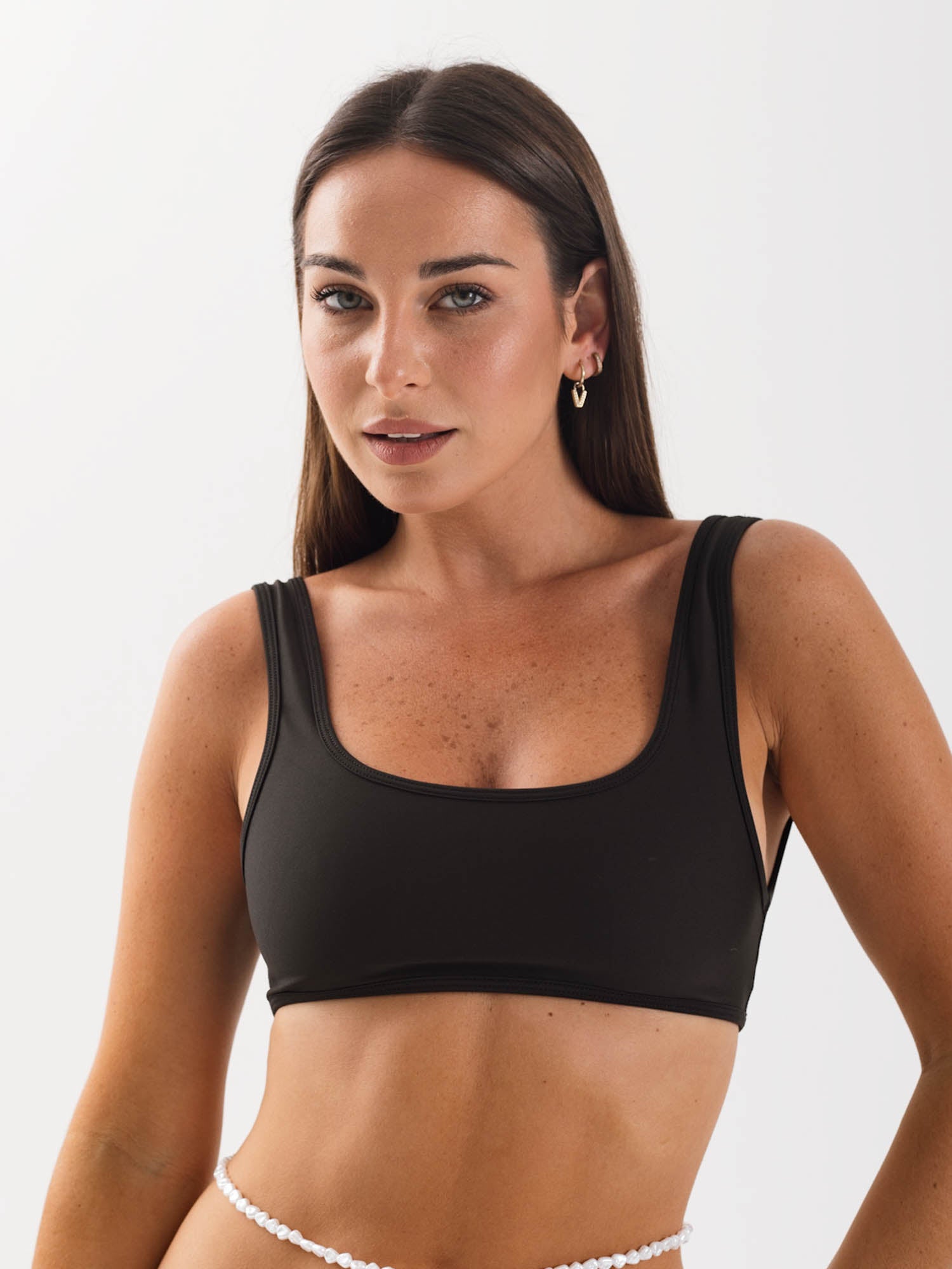 Top de Bikini Daikiri Mujer Deportivo Ajustable Negro Protección UV50+ Delante